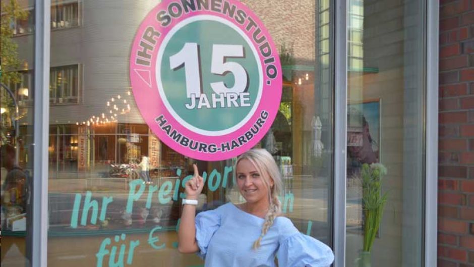 Elena Danilchenko von Ihr Sonnenstudio freut sich auf viele Sonnenhungrige zum 15. Jubiläum in Harburg.
