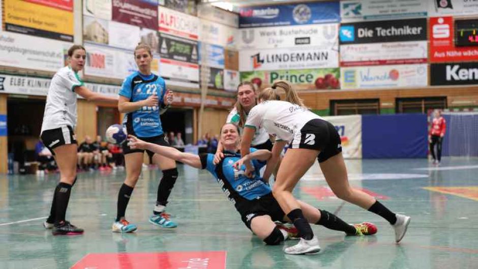 Der Buxtehuder SV kommt gegen Viborg HK zu Fall und scheidet aus dem EHF-Cup aus. | Foto: ein