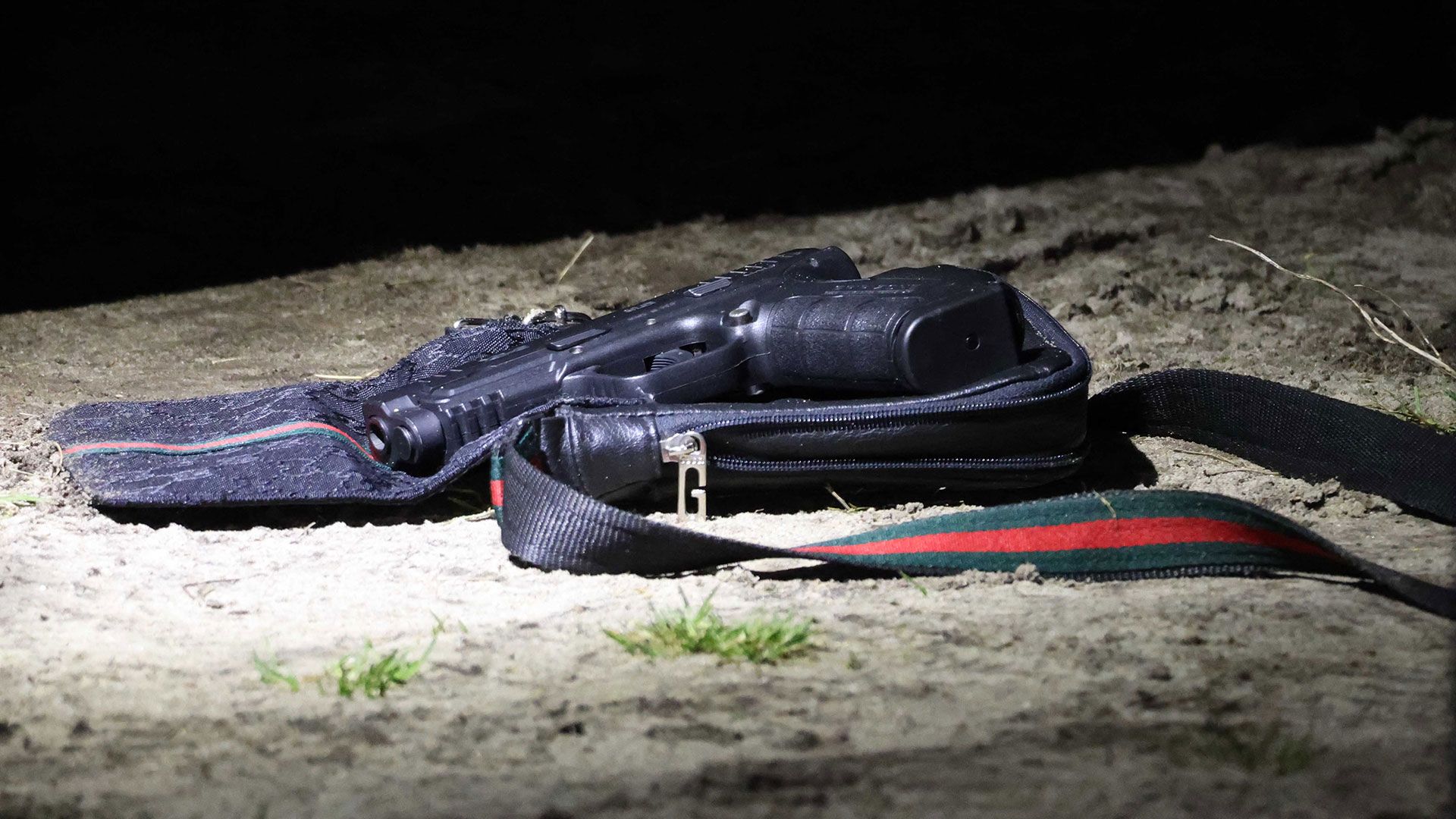 Die Polizei fand die vermutliche Tatwaffe. | Foto: Lenthe-Medien