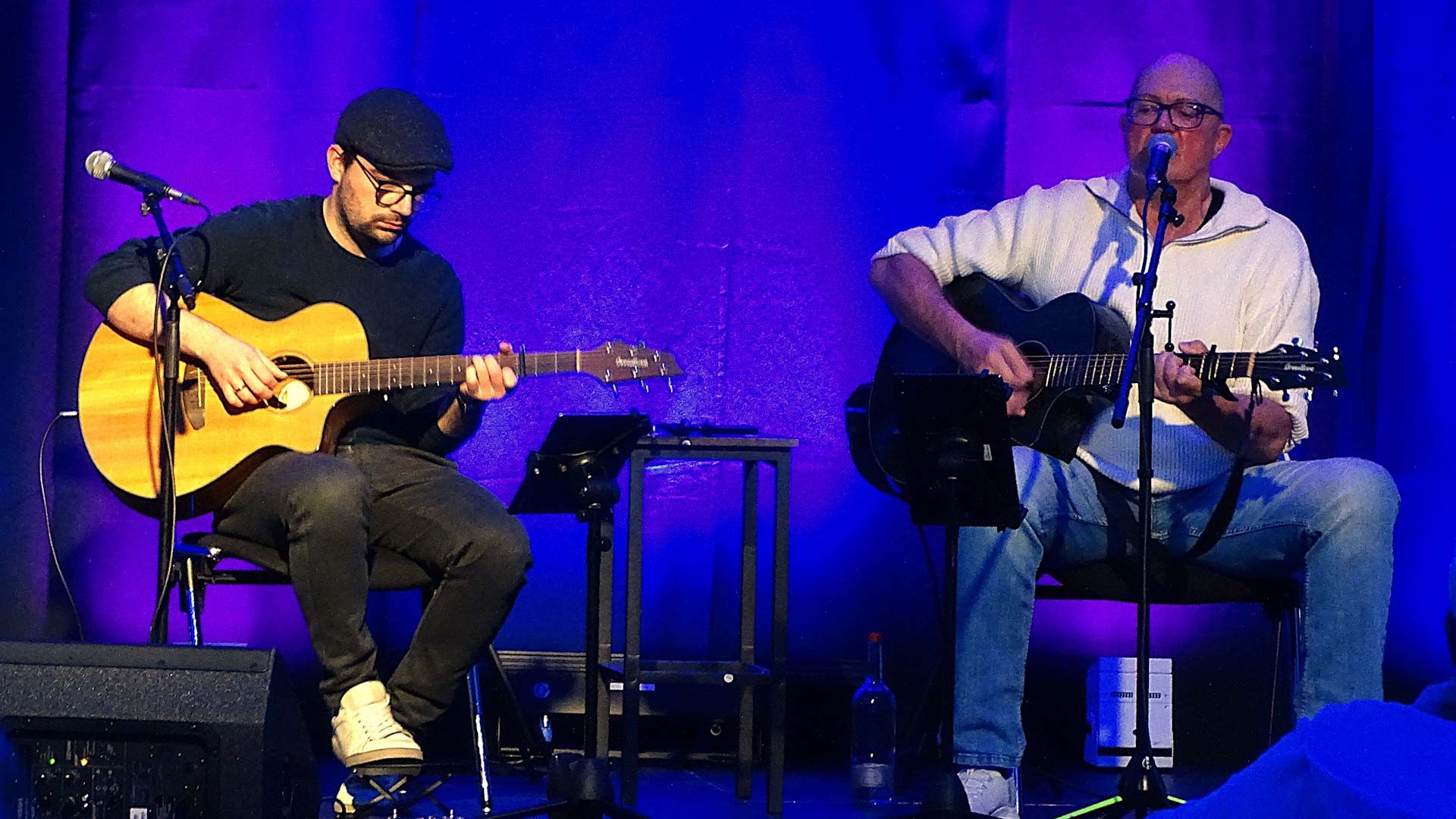 Erfolgreicher Auftakt der neuen "Live-Lounge-Reihe" in der Burg Seevetal in Hittfeld am vergangenen Mittwoch mit dem stimmungsvollen Konzertformat. Foto: Ilka Teschner