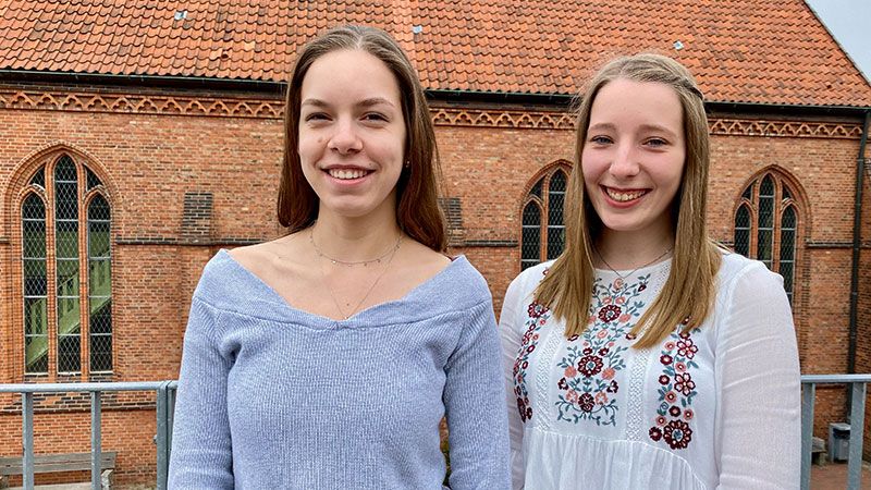 Finja Trespenberg (links) und Alexandra Schmidt haben jeweils einen Jugend-Andachtspreis 2022 gewonnen. | Foto: C. Wöhling