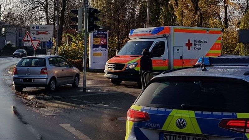 Bei einem Verkehrsunfall in Buxtehude wurde am Freitag ein 86-jähriger Fußgänger lebensgefährlich verletzt. | Foto: Polizei