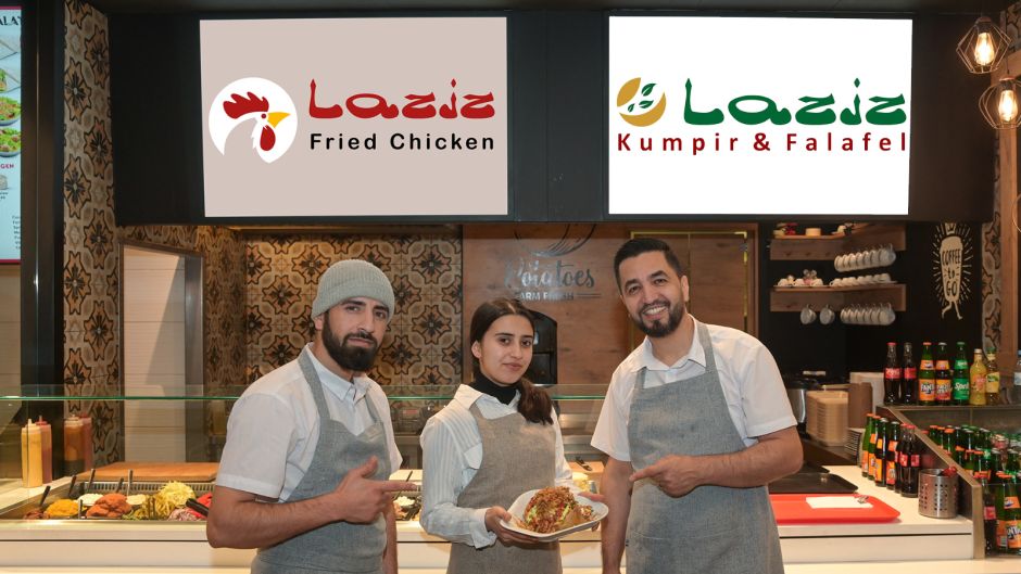 Laziz im Phoenix-Center in Harburg bietet Kumpir, Falafel und Fried Chicken. Inhaber Hamid Hakimi (links) und sein Team freuen sich auf ihre Gäste.