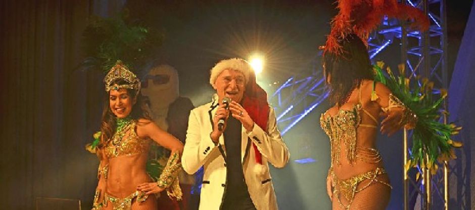 1100 Zuschauer waren begeistert vom abwechslungsreichen Programm der 31. Starpyramide in der Friedrich-Ebert-Halle | Foto: Sören Noffz | besser im blick - Deine Online-Zeitung mit Fotos, Pics, Events, Termine, Party, Pics, Artikeln, Berichten, Tipps, Gutscheinen für Harburg (Hamburg) Stadt und Land