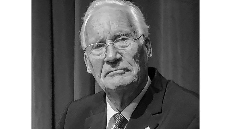 Oberkreisdirektor a. D. Hans Joachim Röhrs, Träger des Verdienstkreuzes erster Klasse des Niedersächsischen Verdienstordens. | Foto: Landkreis Harburg