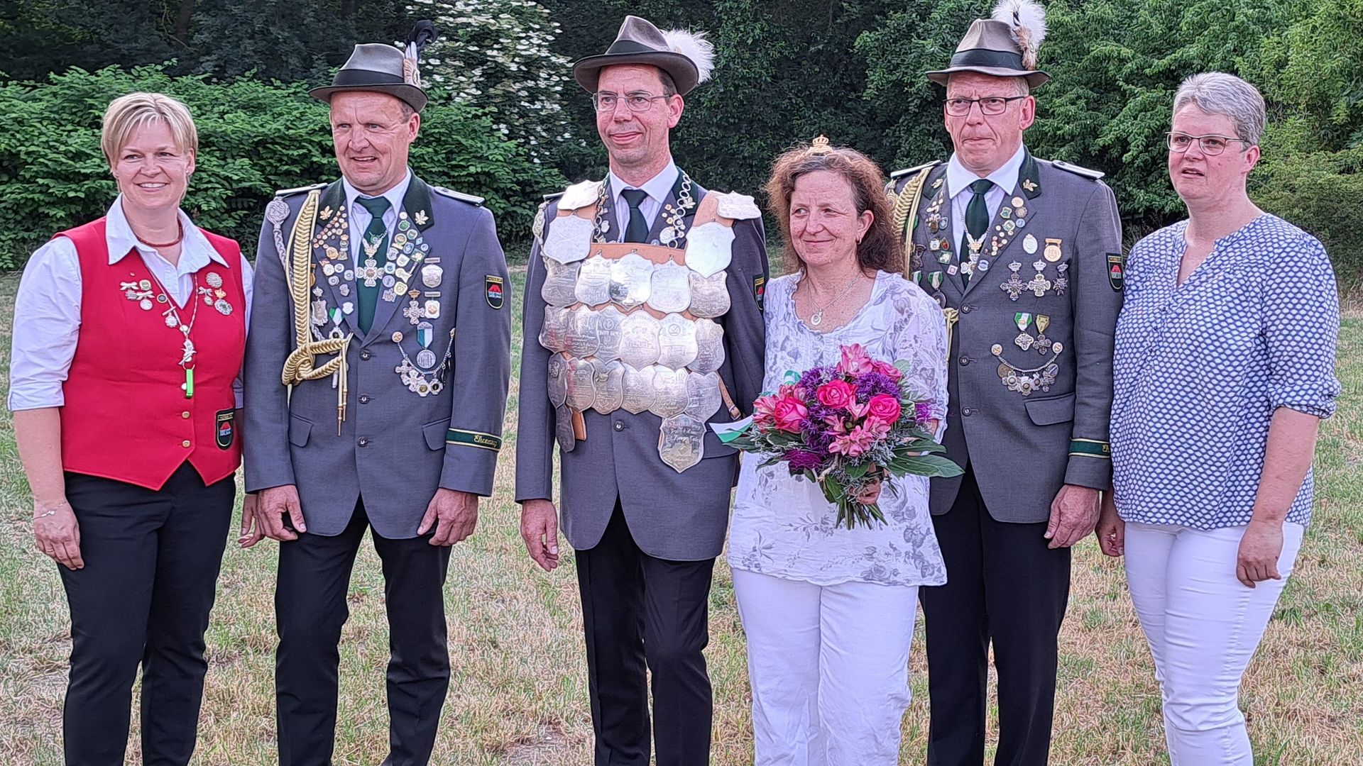 Die neue Moisburger Königscrew: Silke und Jürgen Moser (von links), SM Rico und Melanie Inauen sowie Uwe und Anke Holst. | Foto: SV Moisburg