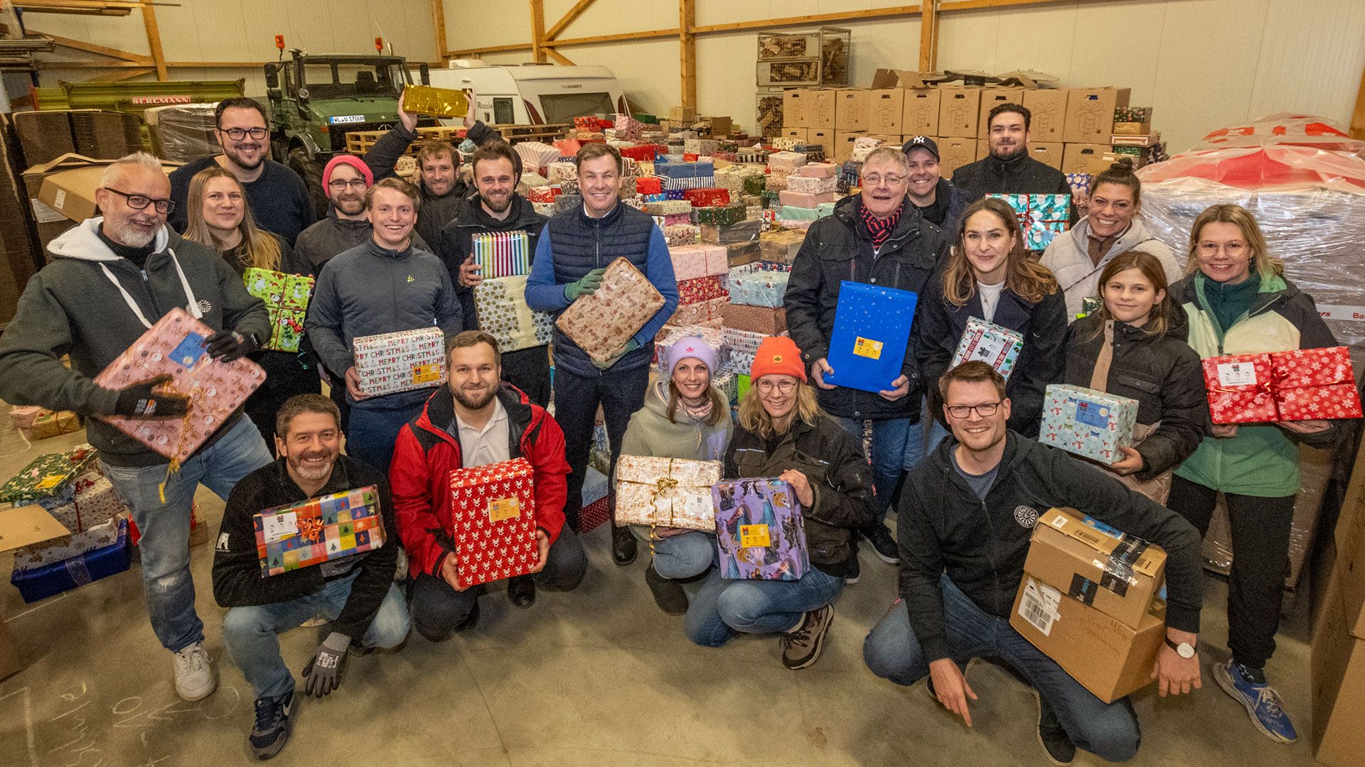 Rund 108.000 Päckchen für bedürftige Kinder in Osteuropa schicken die Round Tabler aus der Region jetzt im Weihnachtspäckchen-Konvoi auf den Weg. | Foto: Niels Kreller