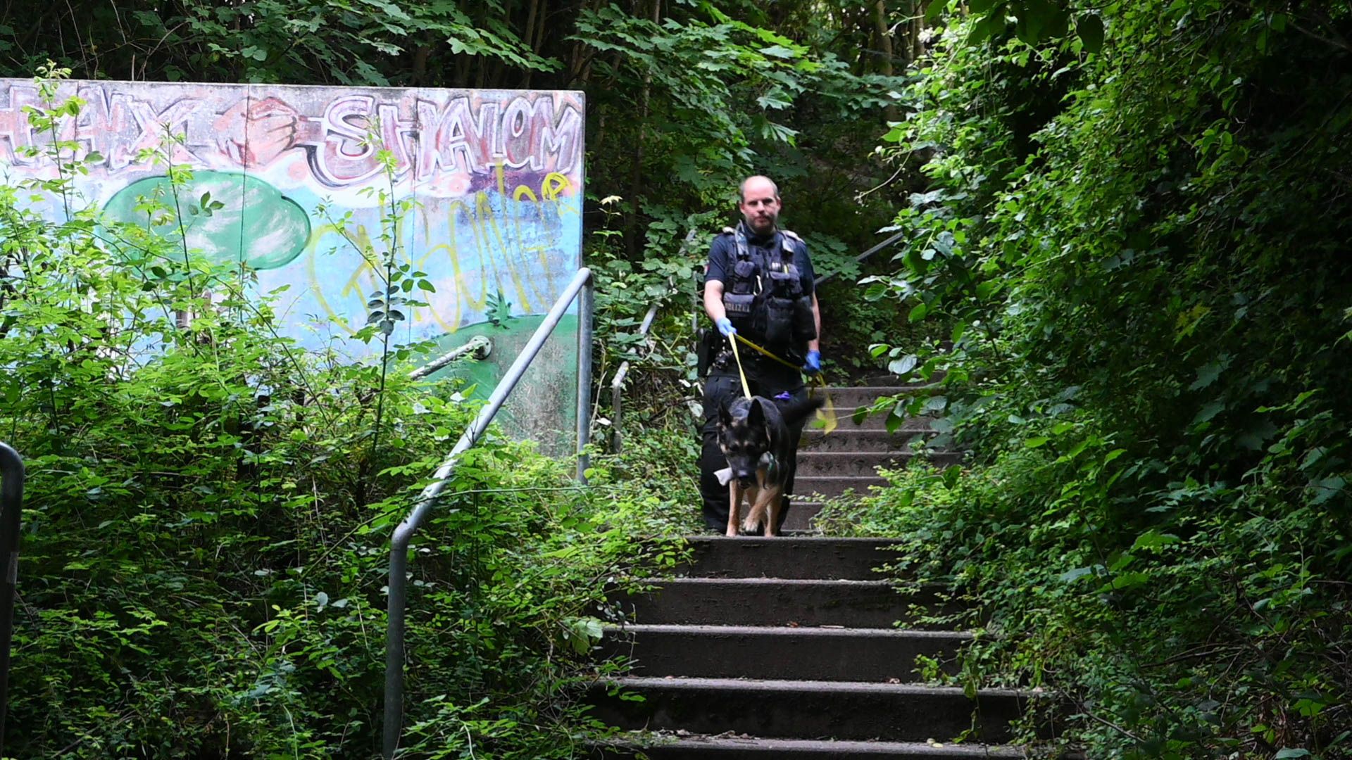 Zivilfahnder hoben am Donnerstagabend ein Dealerversteck in Heimfeld aus. | Foto: HamburgNews