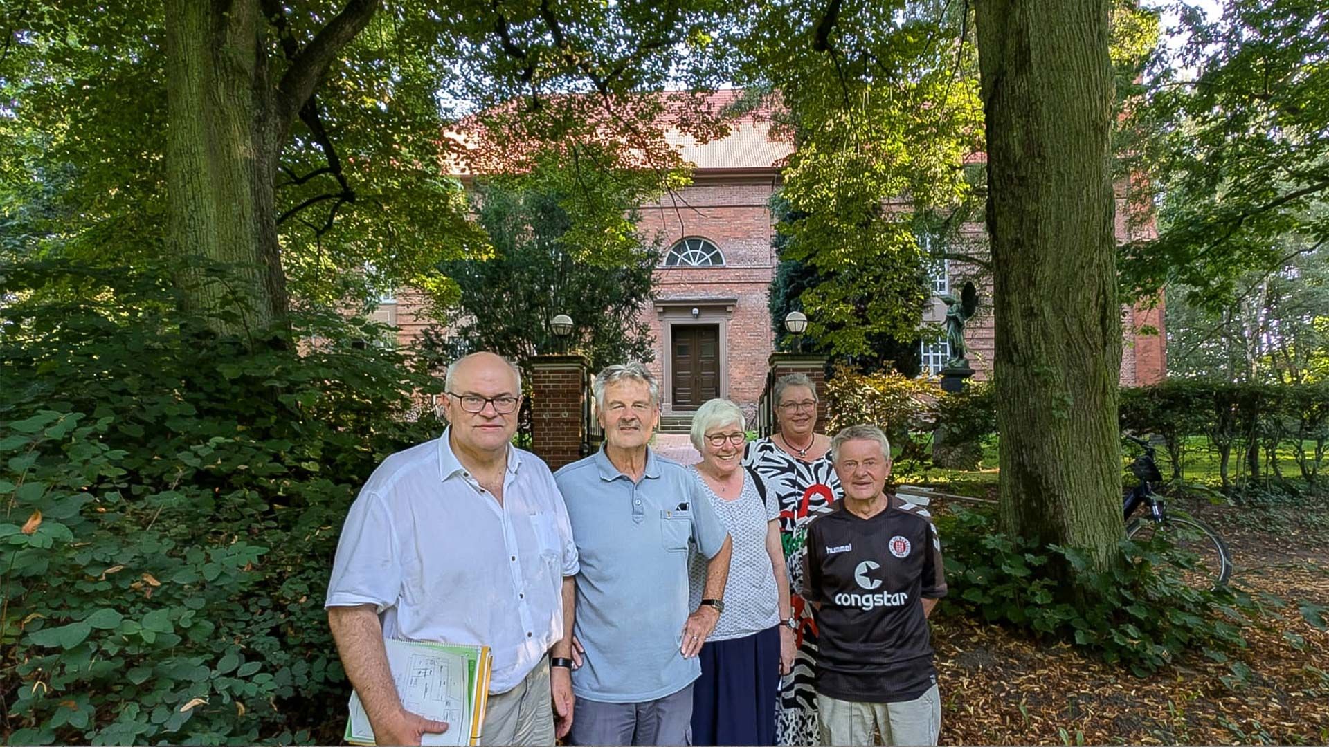 Der Verein zur Förderung und Erhaltung der St. Gertrudkirche Altenwerder freut sich auf die Wiedereröffnung. Foto: Niels Kreller